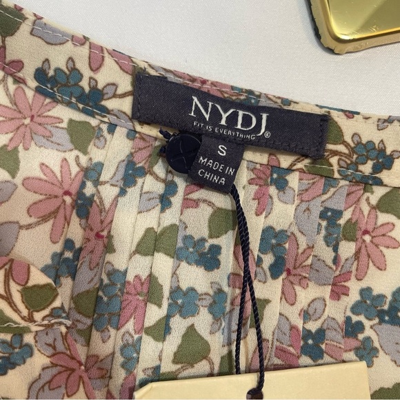 NYDJ Sheer Neutral Pintuck Harlow Blouse With 3/4 Sleeves, Small - Picture 4 of 5